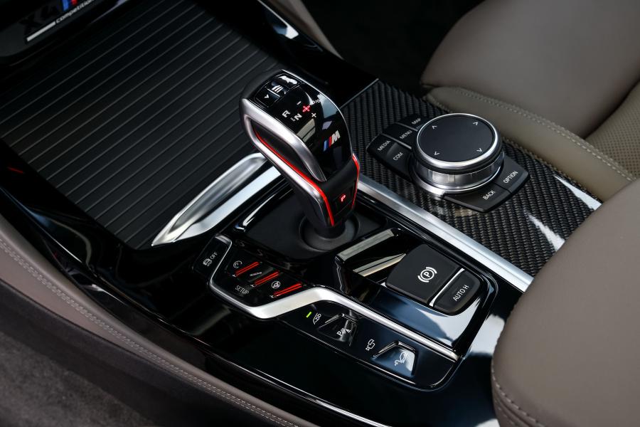 Детали интерьера BMW X4 M Competition (F98) 2019 года  (NA) (фото 30 из 175)